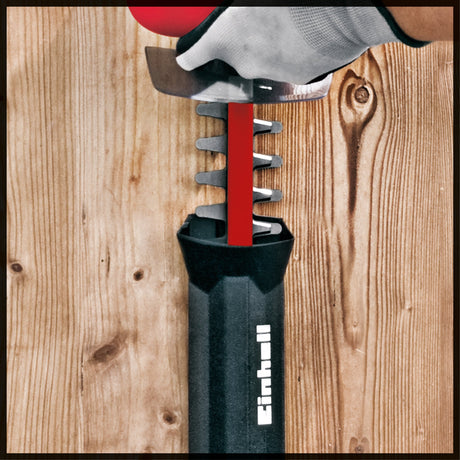 Trimmer electric pentru gard viu Einhell GE - EH 7067 (700 W, lama din otel slefuit cu diamant, taiat cu laser, angrenaj metalic, protectie la impact, inclusiv protectie la taietor Einhell - scule electrice si unelte profesionale - BricoMart